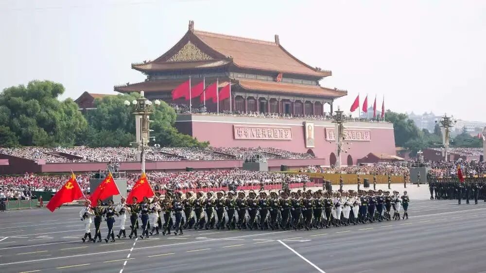 铭记抗战历史，传承红色基因！志鲲基金会开展“九三阅兵观礼”党建活动