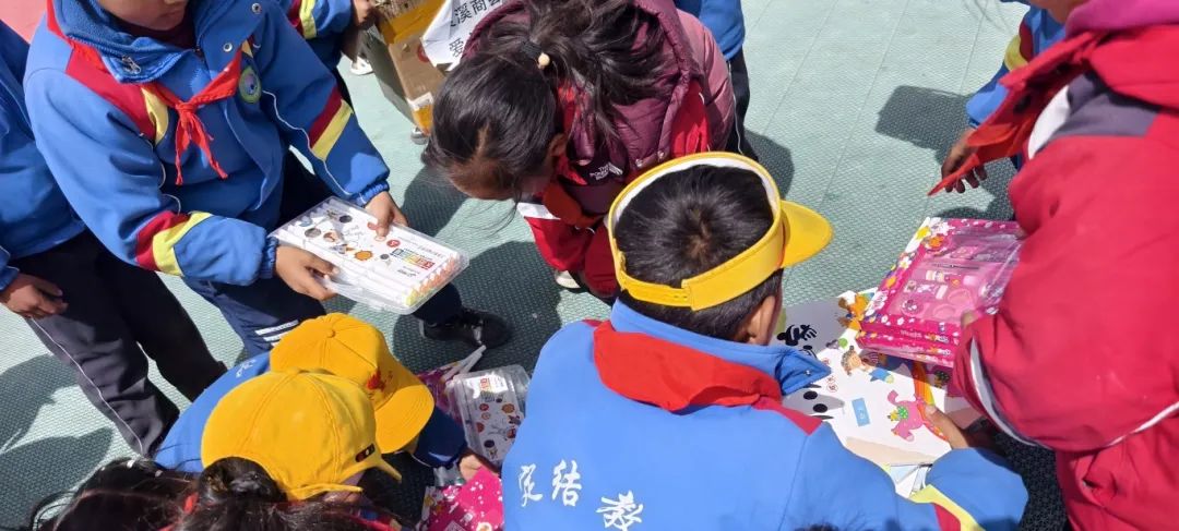 童心致谢：一封封手写信背后的感动——志鲲基金会助力西藏震区学子重展笑颜